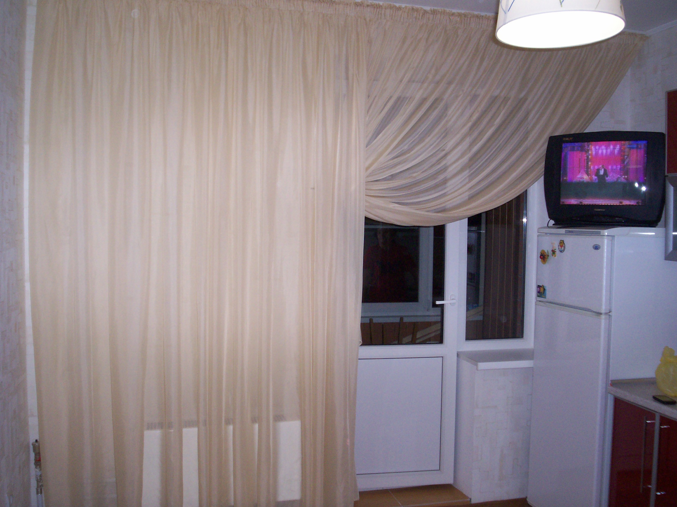 Шторы на кухню с балконом - 50 фото идей оформления штор в кухне